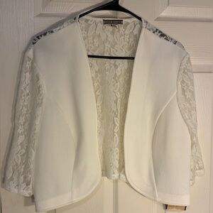 NWT Maya Brooke Women’s white Lace Crop Blazer Size 18